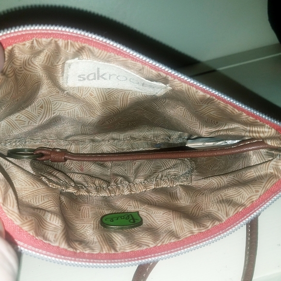 Sakroots Floral Artist Circle Small Zipper Wristlet Wallet Red Gold - Picture 7 of 8